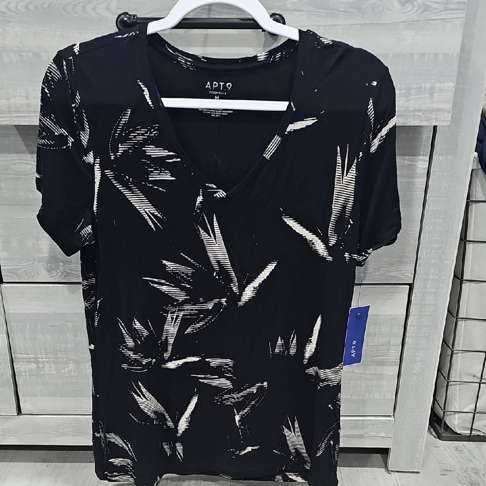 Apt. 9 Black and Cream V-Neck Tee